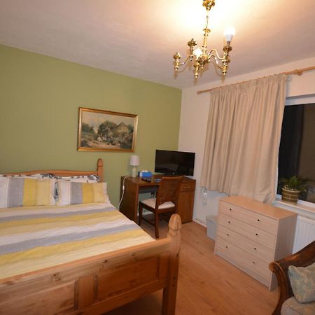 Double Bedroom With View To The Garden Oxford Exterior foto