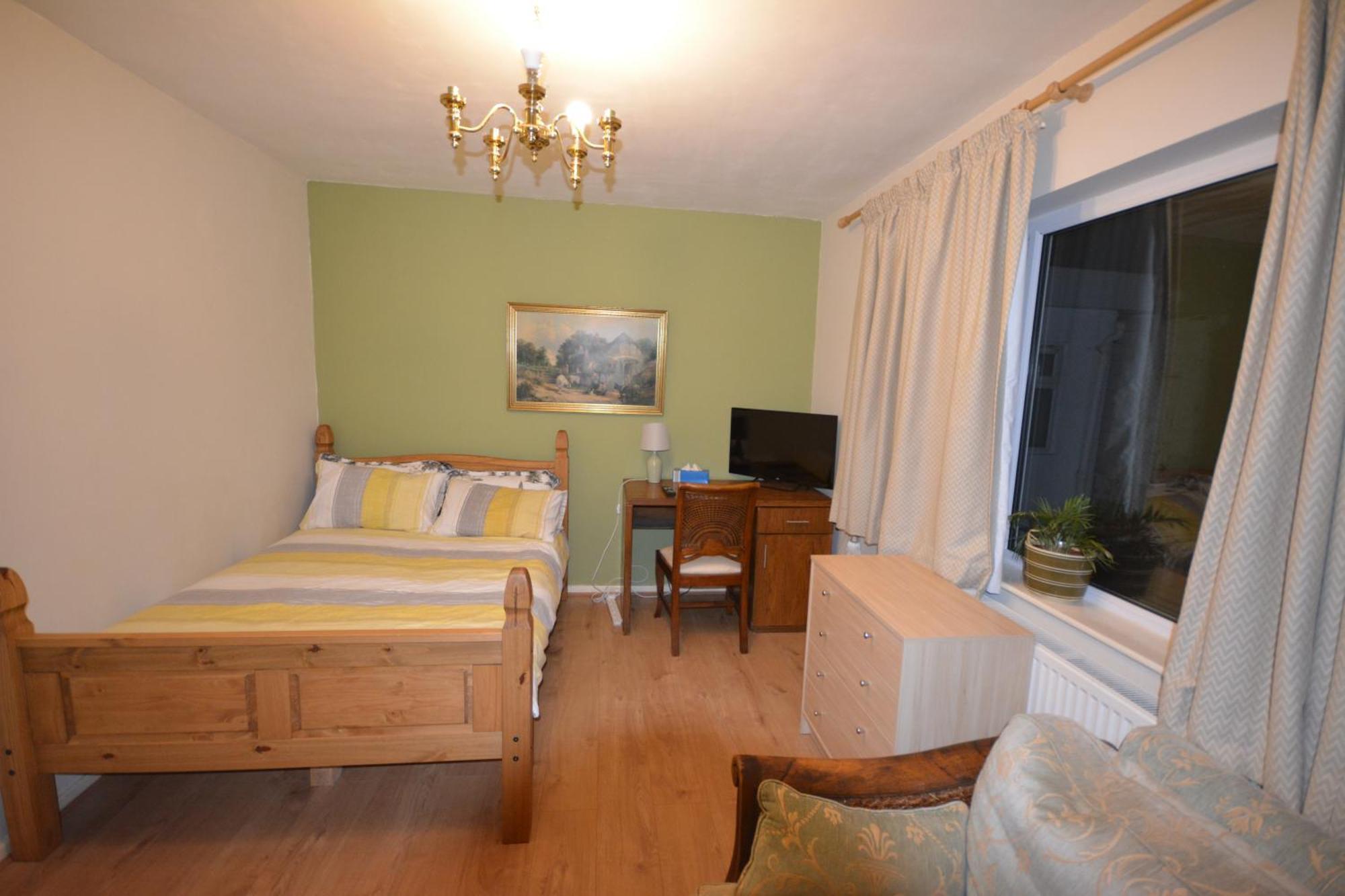 Double Bedroom With View To The Garden Oxford Exterior foto